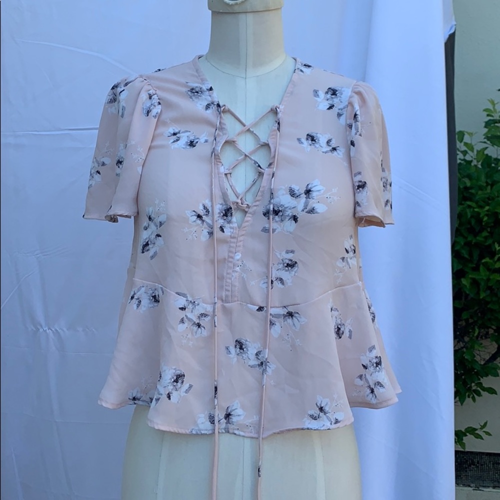KIMCHI BLUE Judy Lace-Up Flutter-Sleeve Blouse
